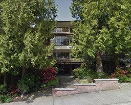 The Cedars in White Rock, BC - Building Photo