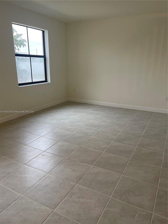 3244 W 114th Terrace in Hialeah, FL - Building Photo - Building Photo