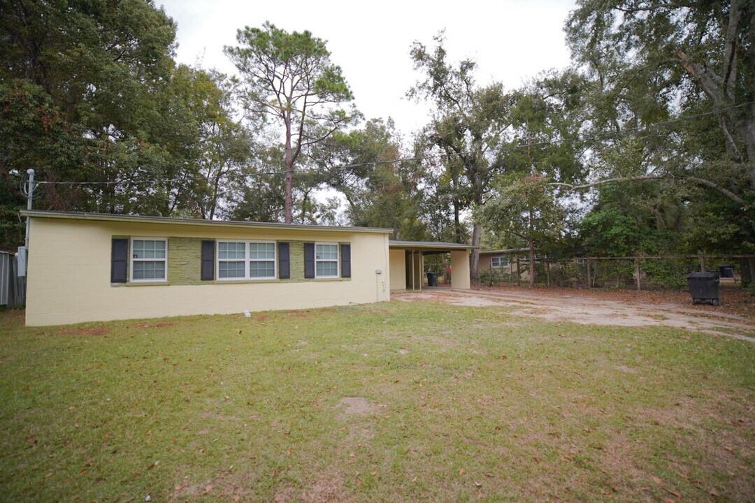 926 Apache St in Tallahassee, FL - Building Photo