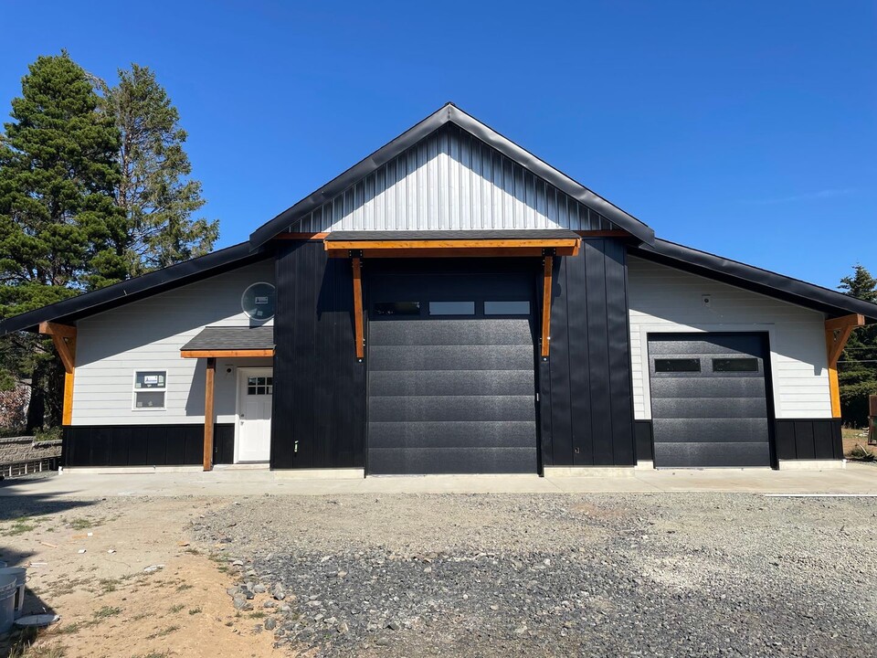 2116 Idaho St in Port Orford, OR - Foto de edificio