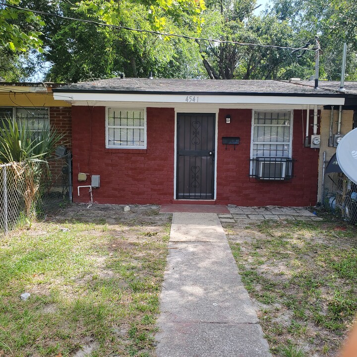 4541 Friden Dr in Jacksonville, FL - Building Photo