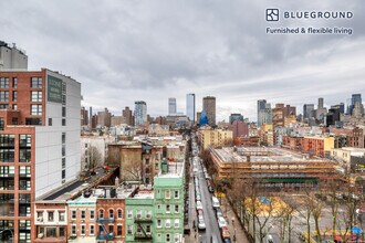 250 E Houston St in New York, NY - Building Photo - Building Photo