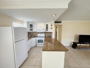 301 Seville Dr in Delray Beach, FL - Building Photo - Building Photo