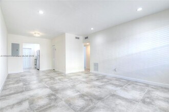 7975 Crespi Blvd in Miami Beach, FL - Building Photo - Building Photo
