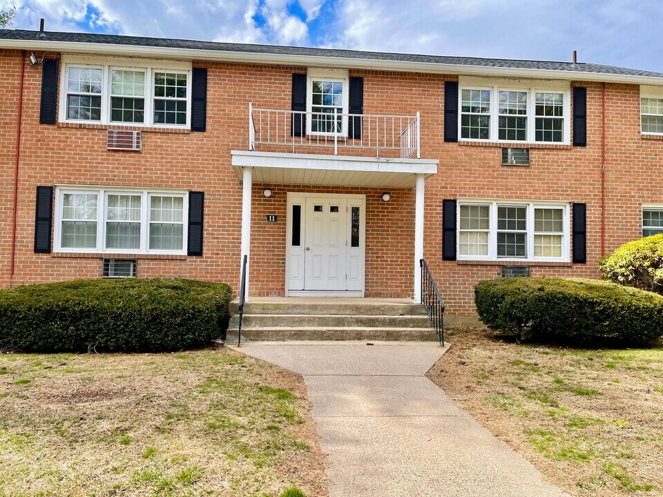 5 Grandview Dr in Farmington, CT - Building Photo