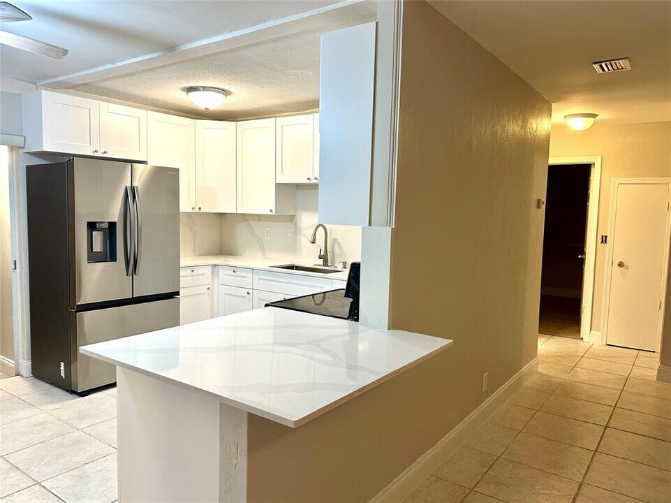 7907 SW 3rd St in North Lauderdale, FL - Building Photo