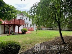 8 Lakeview Ave in East Brunswick, NJ - Building Photo - Building Photo