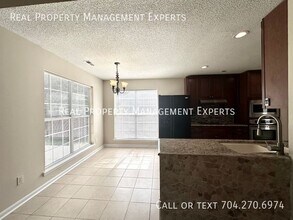 7915 Vermilion Dr in Charlotte, NC - Building Photo - Building Photo