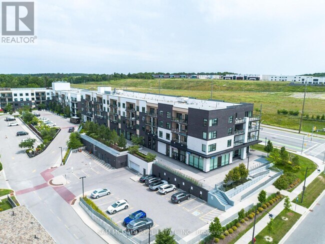 555 William Graham Dr in Aurora, ON - Building Photo - Building Photo