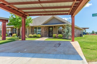 8936 SW 55th St in Oklahoma City, OK - Foto de edificio - Building Photo