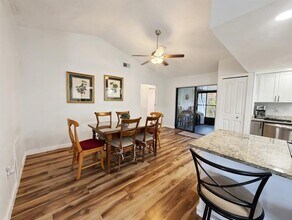 8425 Cypress Lake Cir in Sarasota, FL - Building Photo - Building Photo