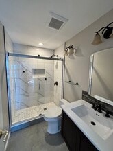 100 Shearwater Ct E, Unit 64 in Jersey City, NJ - Foto de edificio - Building Photo