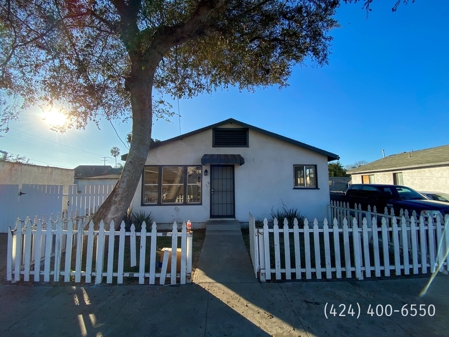 2103 E El Segundo Blvd in Compton, CA - Building Photo