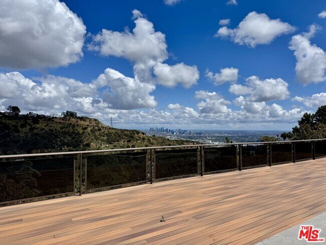 2260 Apollo Dr in Los Angeles, CA - Building Photo - Building Photo