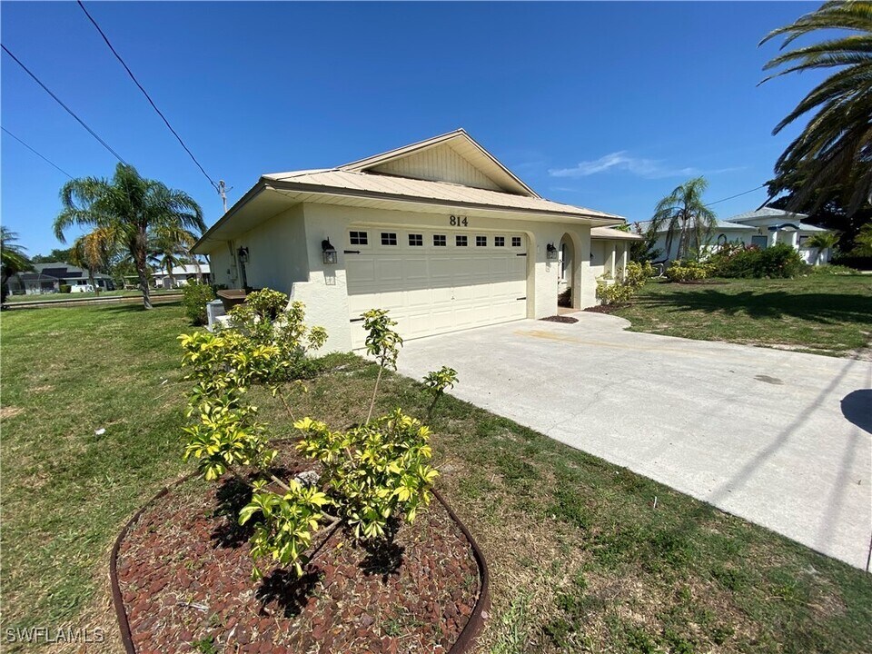814 SE 21st Ave in Cape Coral, FL - Building Photo