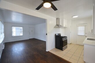 12807 Burbank Blvd in Los Angeles, CA - Building Photo - Building Photo