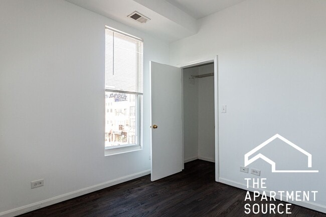 3328 N Clark St in Chicago, IL - Building Photo - Building Photo