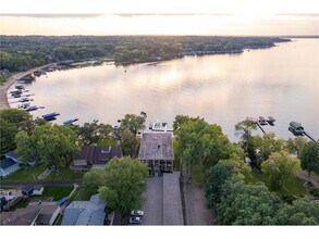 101 Wildwood Beach Rd, Unit 11 in Mahtomedi, MN - Building Photo - Building Photo