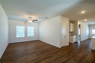 612 LT Rusty Dr in Jarrell, TX - Building Photo - Building Photo