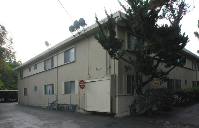 Pinecrest Apartments in Mountain View, CA - Building Photo - Building Photo