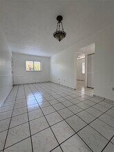 231 E 7th St in Hialeah, FL - Building Photo - Building Photo