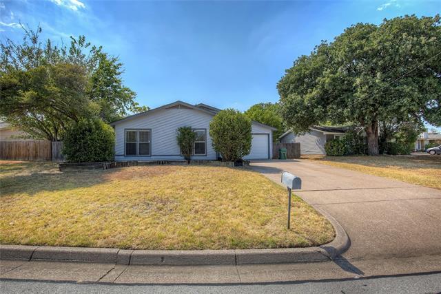 4804 Springsong Ln in Arlington, TX - Building Photo