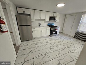 28 Bond St in Trenton, NJ - Building Photo - Building Photo