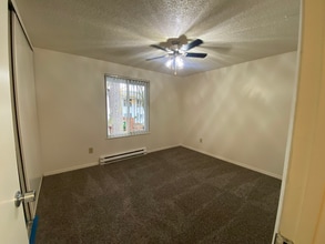 1700 Blankenship Rd in West Linn, OR - Building Photo - Building Photo