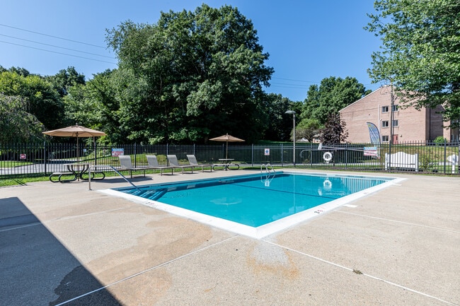 Rose Hill Apartments in Norwich, CT - Building Photo - Building Photo