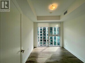 105 Oneida Crescent in Richmond Hill, ON - Building Photo - Building Photo