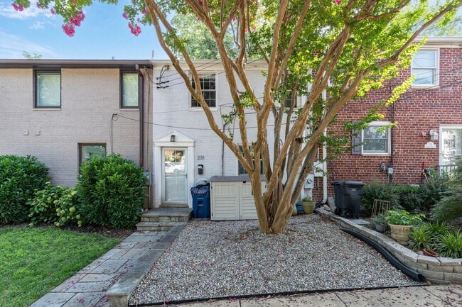 231 Burgess Ave in Alexandria, VA - Building Photo - Building Photo
