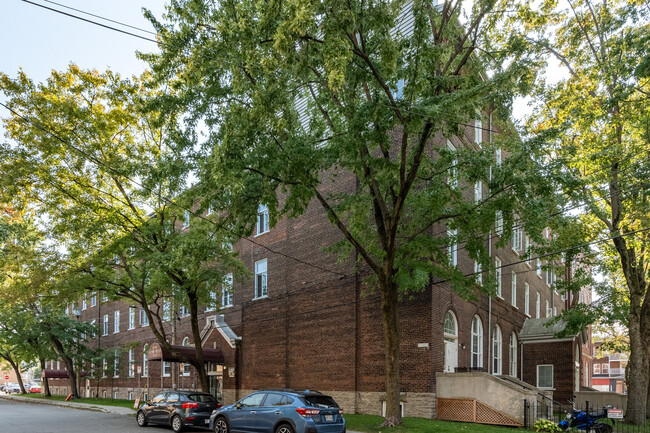 320 Bouffard Rue in Québec, QC - Building Photo - Building Photo