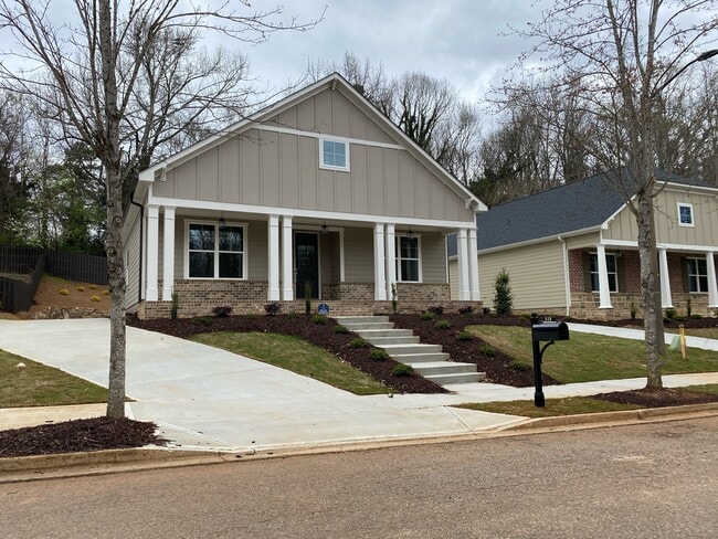 325 Edgewater Dr in Athens, GA - Building Photo - Building Photo