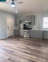 1129 Promenade St in Hercules, CA - Building Photo