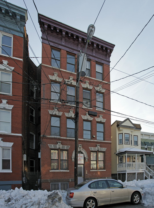 63 Oak St in Jersey City, NJ - Building Photo