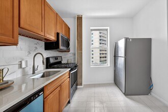 6045 JFK Blvd E, Unit C9 in West New York, NJ - Foto de edificio - Building Photo