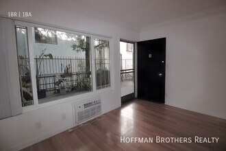 1432 N Fairfax Ave in Los Angeles, CA - Foto de edificio - Building Photo