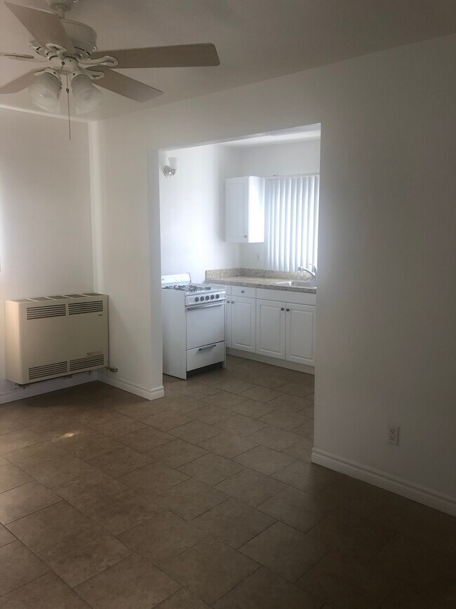 225 Belmont Ave in Long Beach, CA - Building Photo - Building Photo
