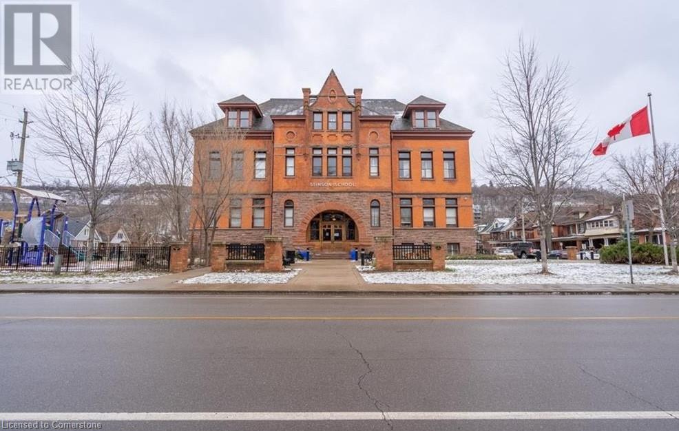 200 Stinson St in Hamilton, ON - Building Photo