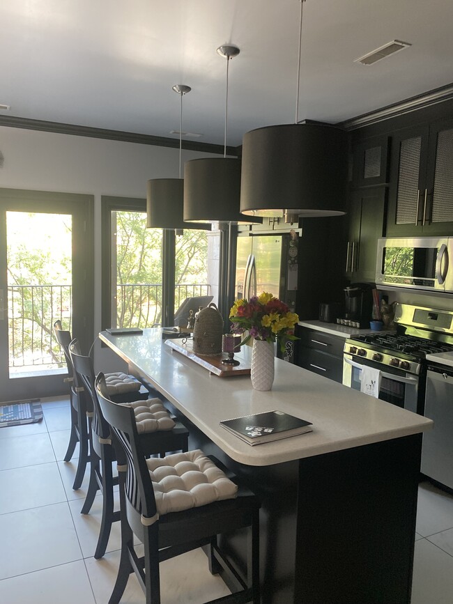 204 E High St, Unit Downtown Modern Apartment