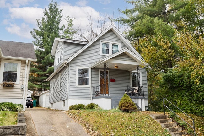 3935 Oak Park Pl in Cincinnati, OH - Building Photo - Building Photo