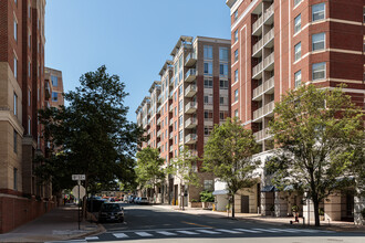 The Hawthorn Condominium in Arlington, VA - Building Photo - Building Photo