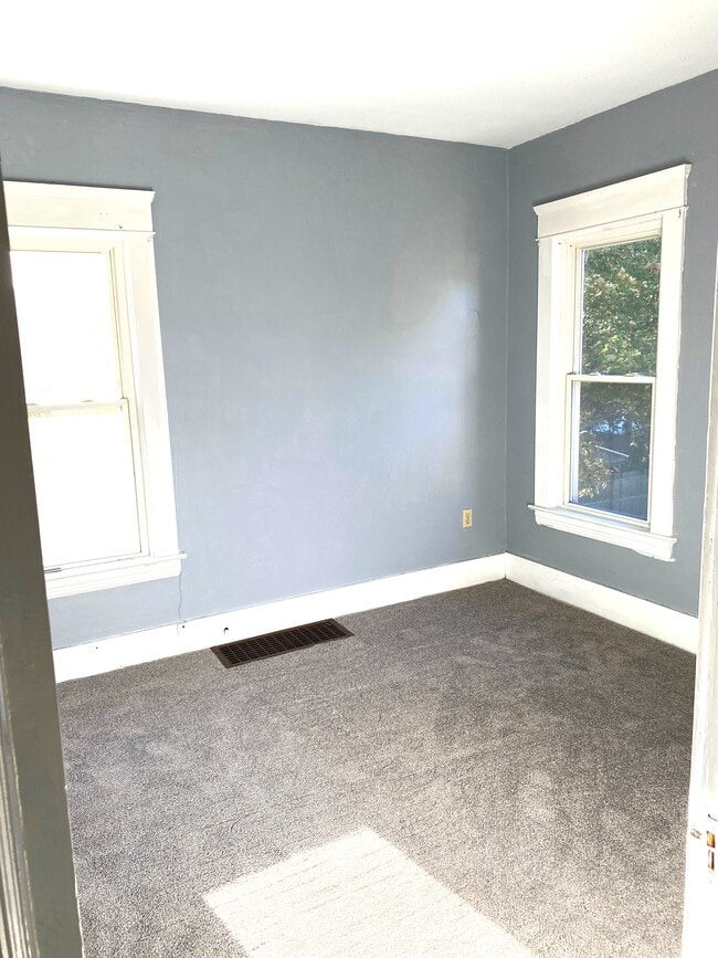 916 W 9th St, Unit West in Erie, PA - Building Photo - Building Photo