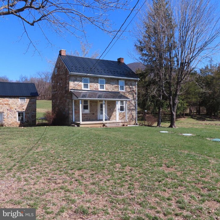 11677 Lincoln Way W in Fort Loudon, PA - Building Photo