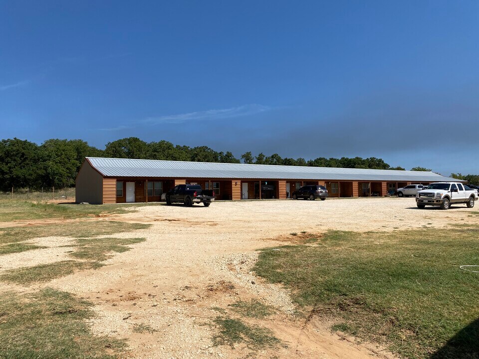 501 County Road 423 in Stephenville, TX - Building Photo