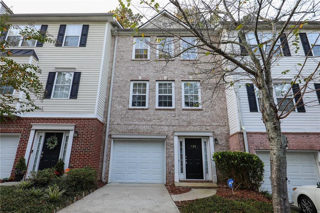 790 Celeste Ln in Atlanta, GA - Building Photo