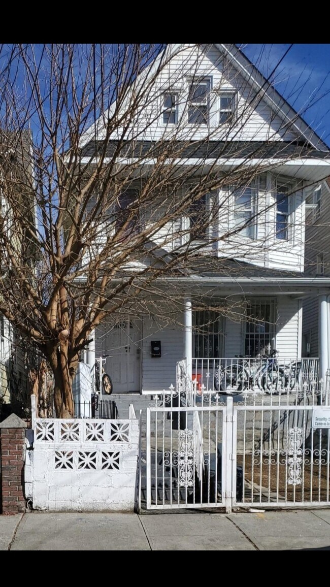 9517 125th St Rentals in South Richmond Hill, NY