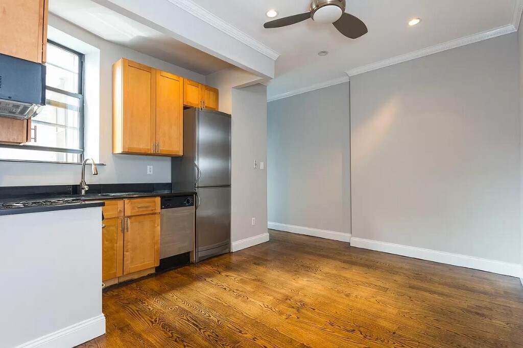 75 Kenmare St in New York, NY - Building Photo