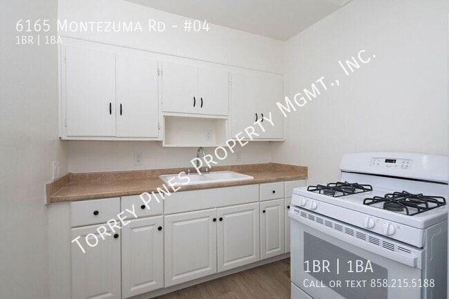 6165 Montezuma Rd in San Diego, CA - Foto de edificio - Building Photo