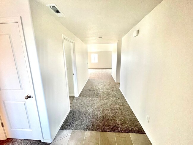 4245 Cove West Dr in Moses Lake, WA - Foto de edificio - Building Photo